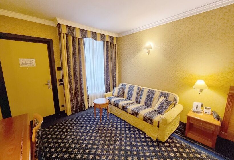 Suite Junior, Ovest
