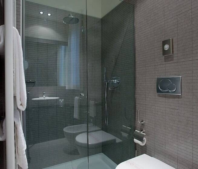 اتاق عادی, Ovest