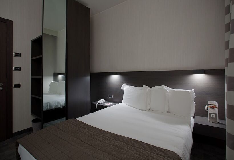 اتاق عادی, Ovest