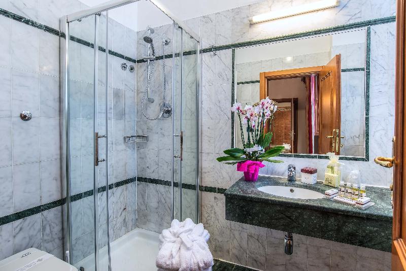 اتاق لوکس, Paris