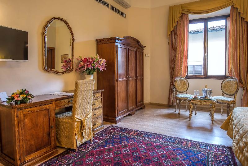 اتاق لوکس, Paris