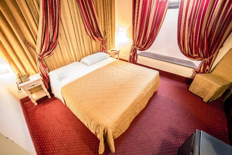 اتاق عادی, Paris