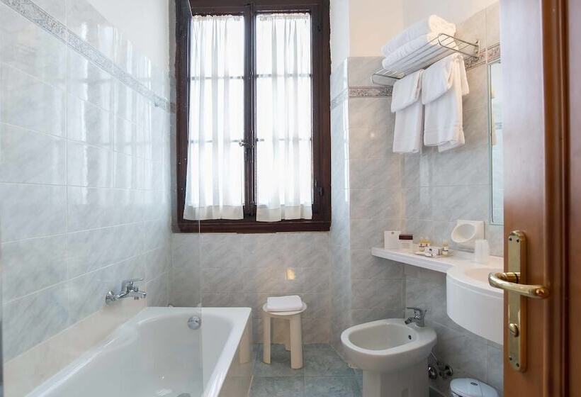 اتاق کلاسیک, Paris