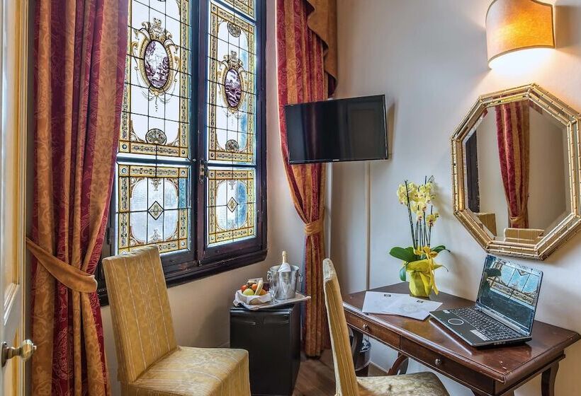 اتاق کلاسیک, Paris