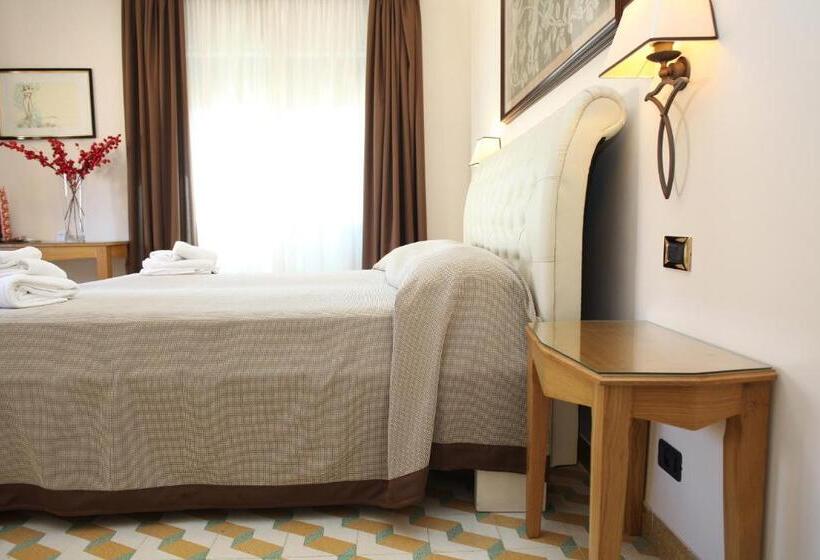 标准间, Albergo Russo