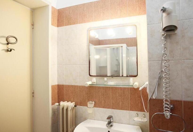 经济房, Albergo Russo