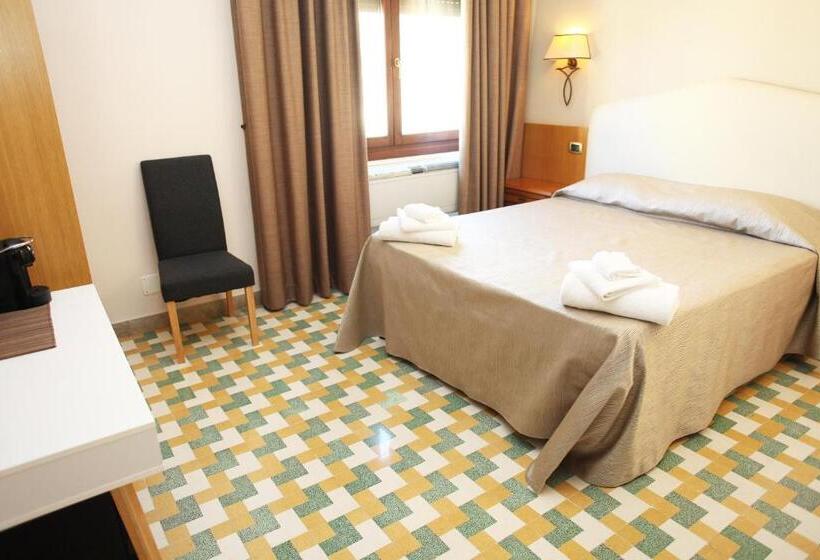 经济房, Albergo Russo