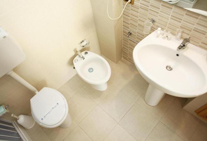 带阳台标准四人间, Albergo Russo