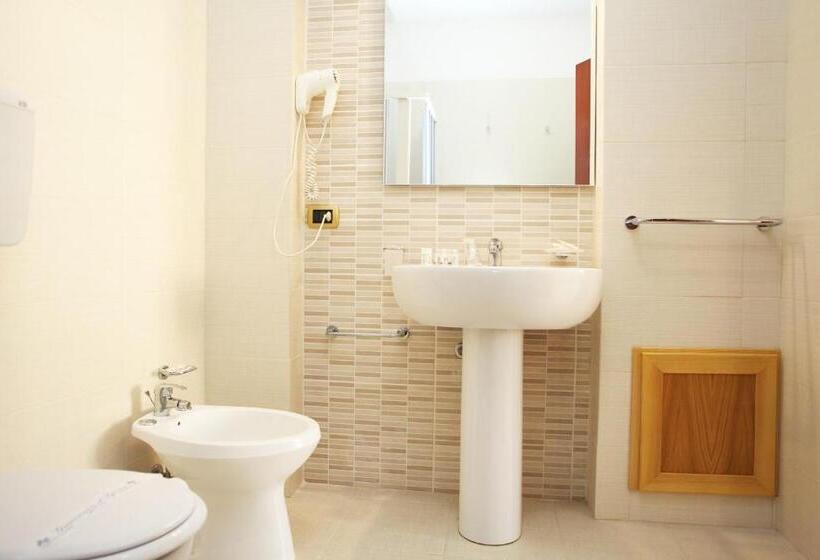 带阳台标准四人间, Albergo Russo