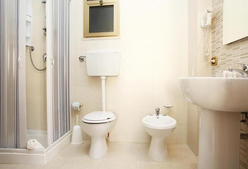 带阳台标准四人间, Albergo Russo