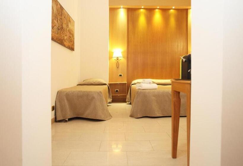 标准三人间, Albergo Russo
