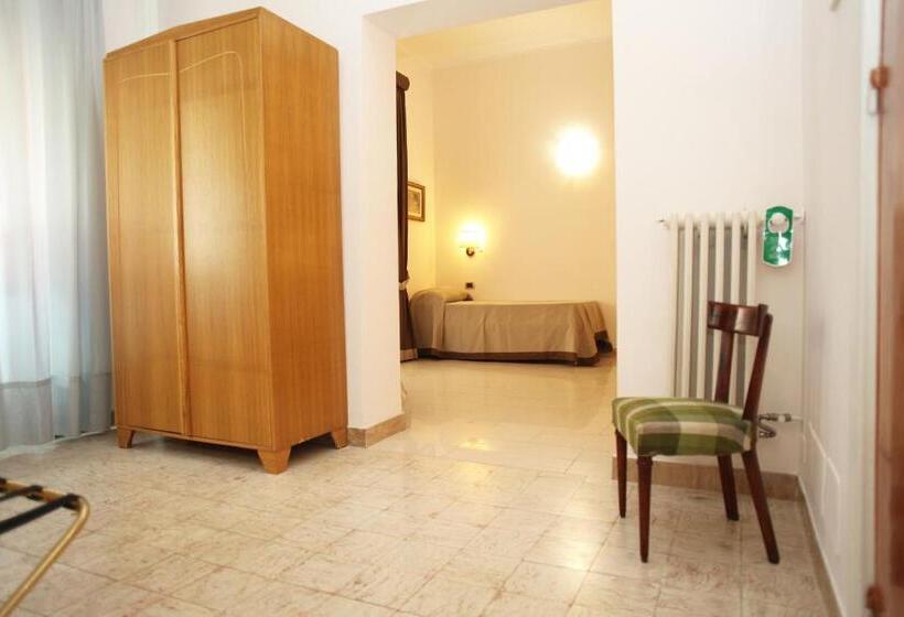 标准三人间, Albergo Russo