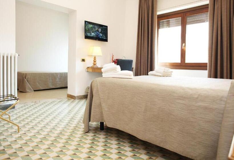 标准三人间, Albergo Russo