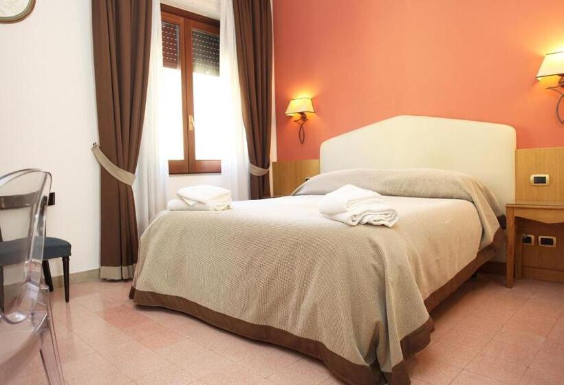 经济房, Albergo Russo