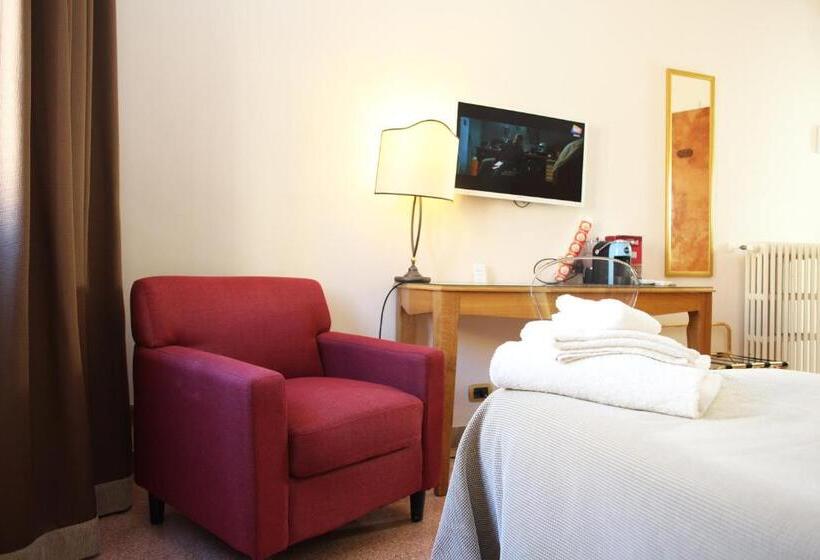 经济房, Albergo Russo