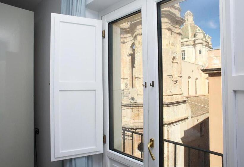 带阳台标准四人间, Albergo Russo