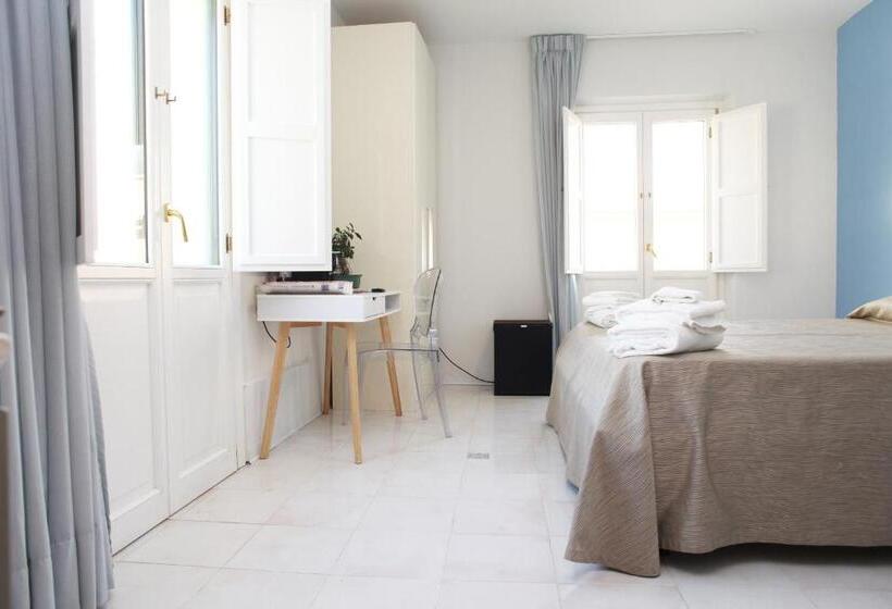 带阳台标准四人间, Albergo Russo