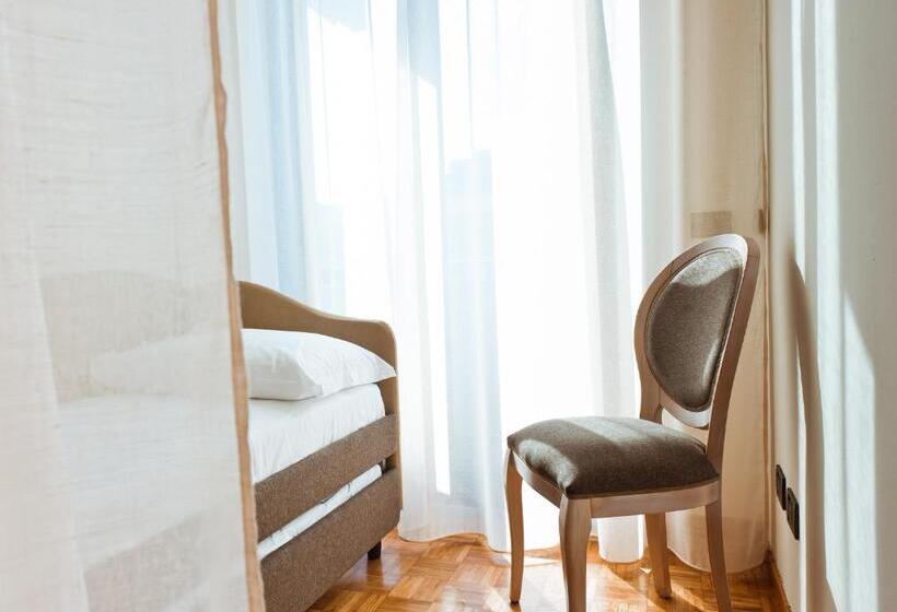 Семейный Номер Вид на Море, Ambassador