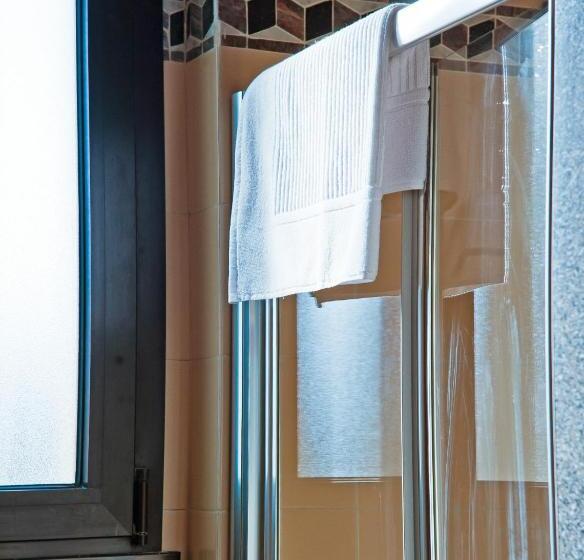 Четырехместный Номер Стандарт, Ambassador