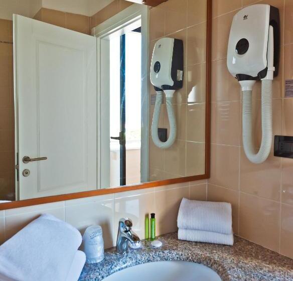 Четырехместный Номер Стандарт, Ambassador