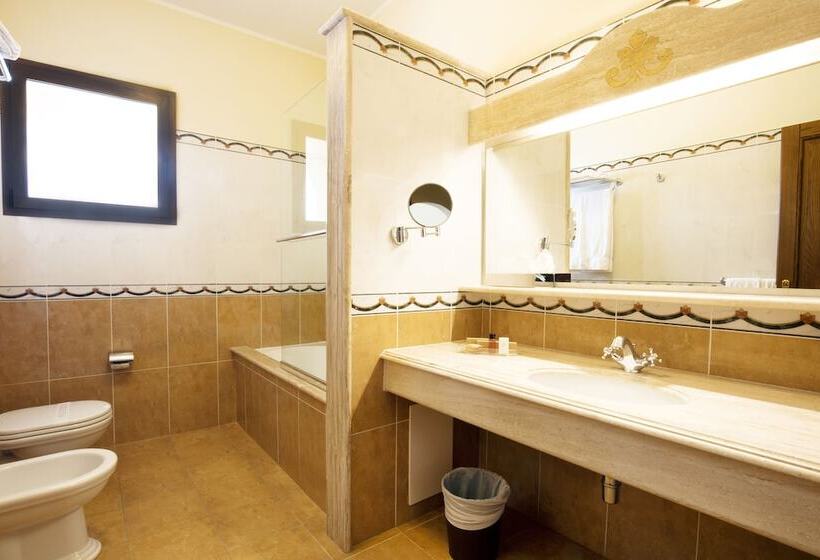 חדר סטנדרט לשלושה, Grand Hotel President