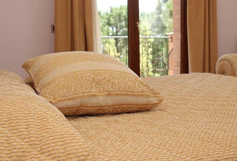 高级三人间, Panoramic Montepulciano