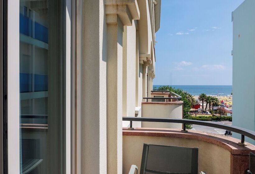 سوییت جونیور, Parco Dei Principi Boutique