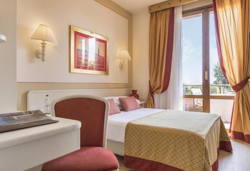 غرفة قياسية مزوَّدة بشُرفة, Relais Santa Chiara Hotel   Tuscany Charme