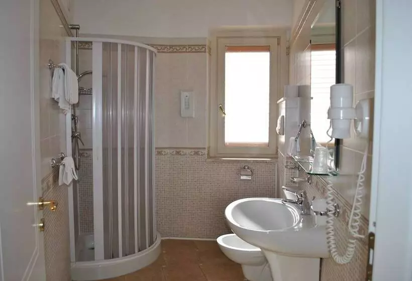 اتاق استاندارد سه نفره, Ristorante Borgo La Tana