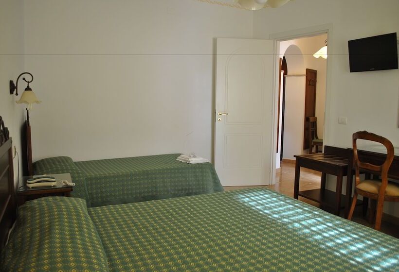 חדר סטנדרט לשלושה, Ristorante Borgo La Tana