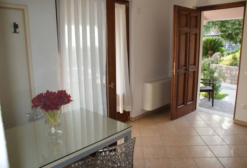 חדר סטנדרט לארבעה נוף לים, Ristorante Borgo La Tana