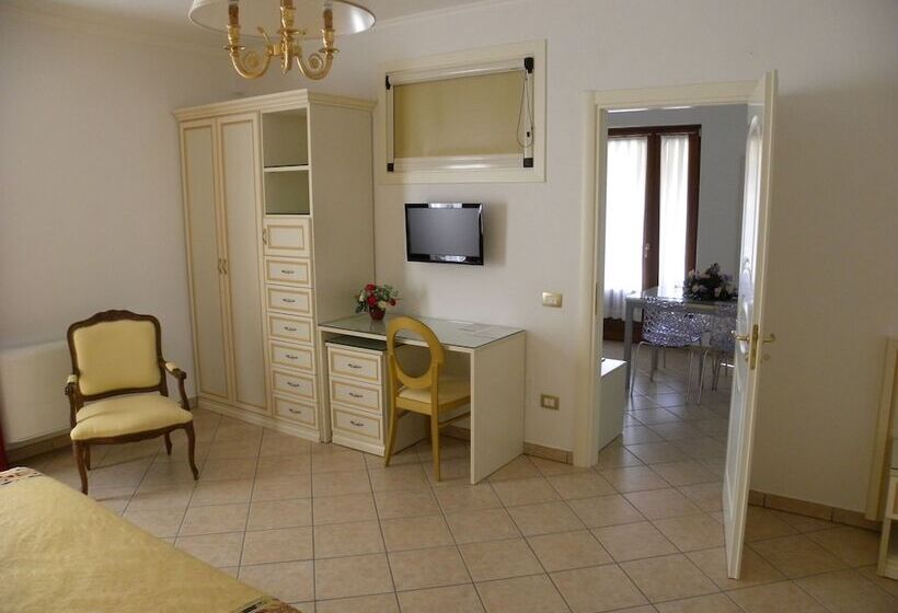 חדר סטנדרט לארבעה נוף לים, Ristorante Borgo La Tana