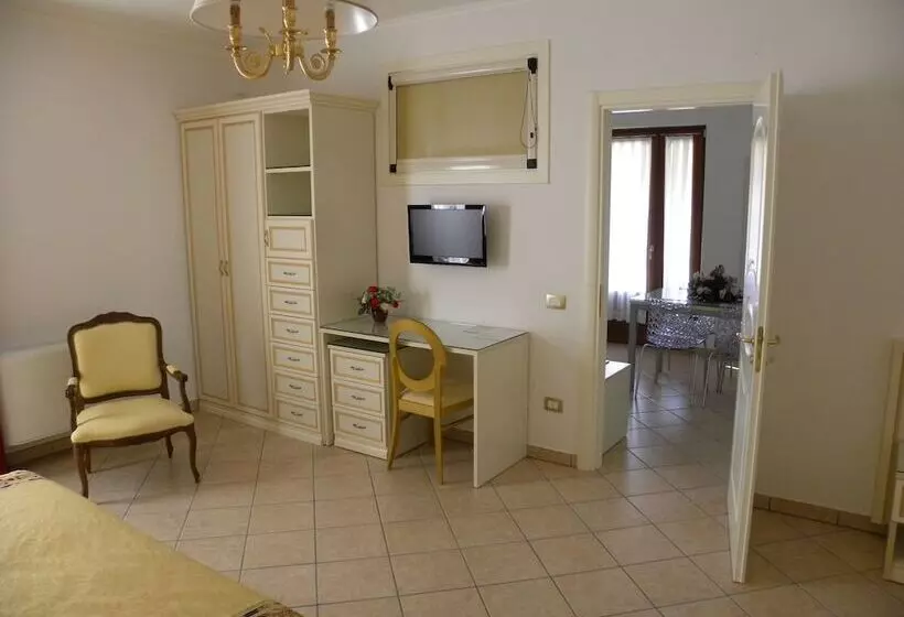 اتاق استاندارد چهار تخته با چشم‌انداز دریا, Ristorante Borgo La Tana