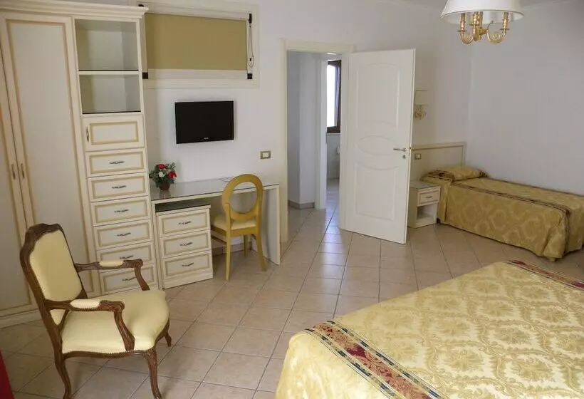 اتاق استاندارد چهار تخته با چشم‌انداز دریا, Ristorante Borgo La Tana