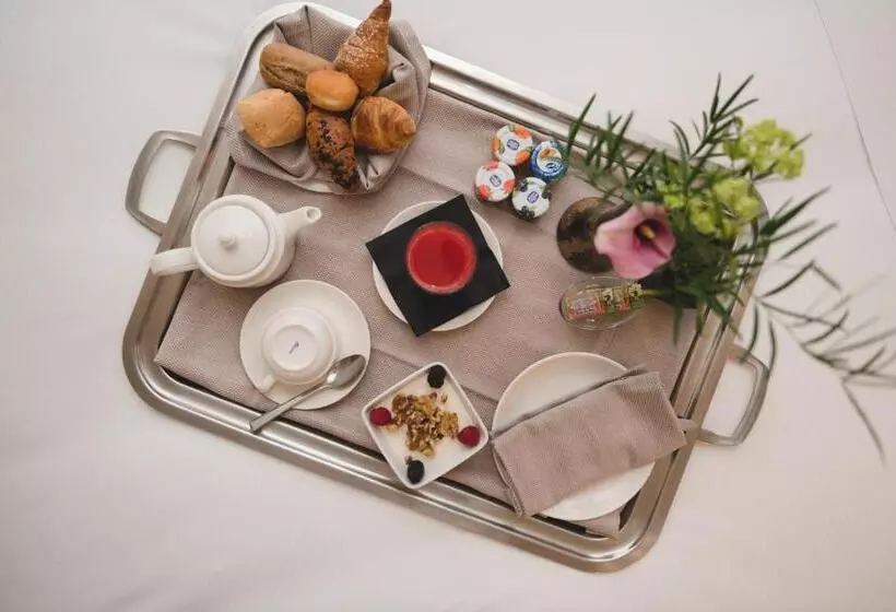 سوییت جونیور, Starhotels Michelangelo Rome