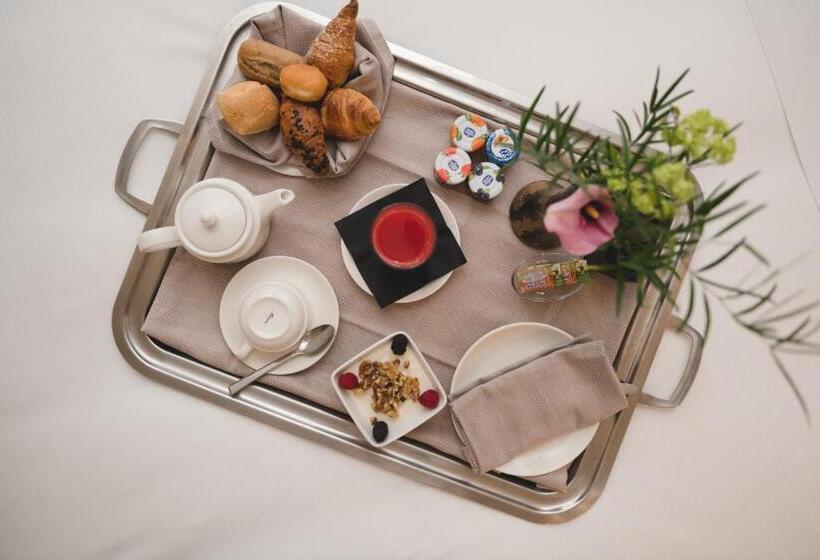 اتاق استاندارد چهار تخته, Starhotels Michelangelo Rome