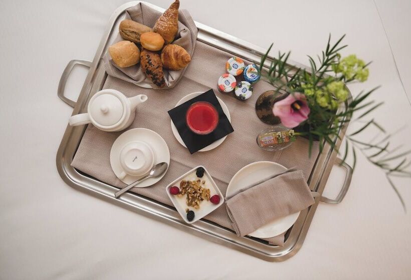 اتاق لوکس با بالکن, Starhotels Michelangelo Rome