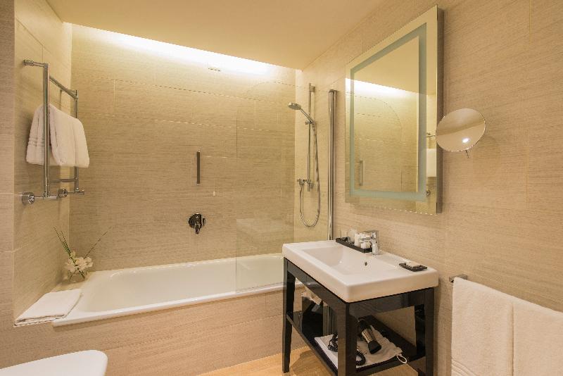 اتاق لوکس با بالکن, Starhotels Michelangelo Rome
