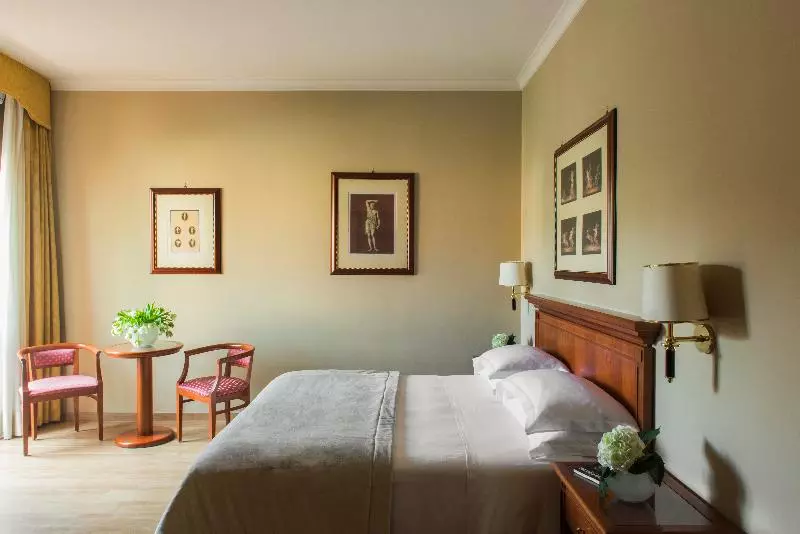 سوییت جونیور, Starhotels Michelangelo Rome