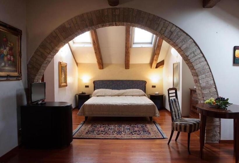 スタンダードトリプルルーム, Villa Stucky