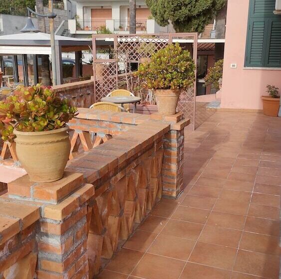 غرفة سوبيريور مطلّة علي البحر, Villino Gallodoro