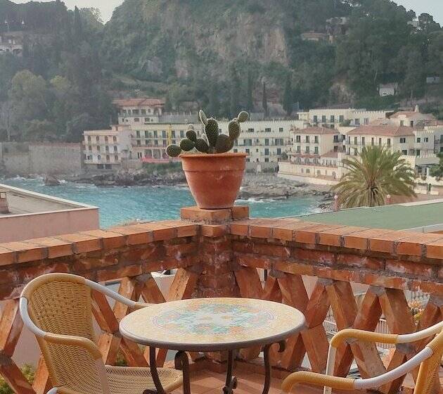 غرفة سوبيريور مطلّة علي البحر, Villino Gallodoro