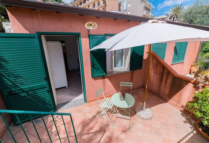 غرفة سوبيريور مطلّة علي البحر, Villino Gallodoro