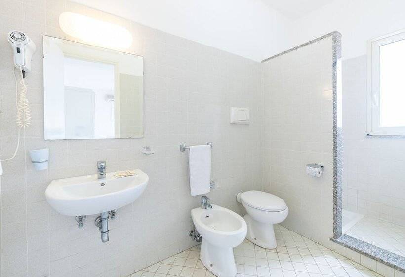 غرفة إقتصادية ثلاثية, Villino Gallodoro