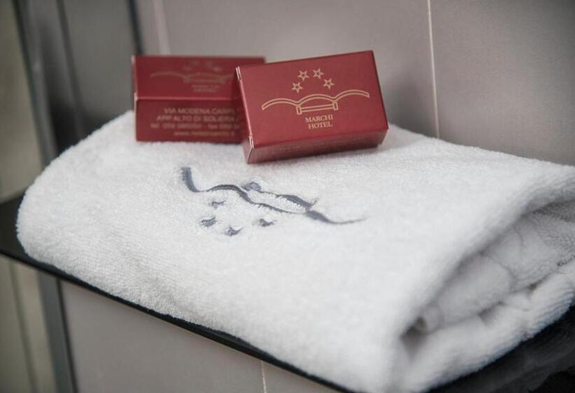 غرفة قياسية ثلاثية, Marchi Hotel