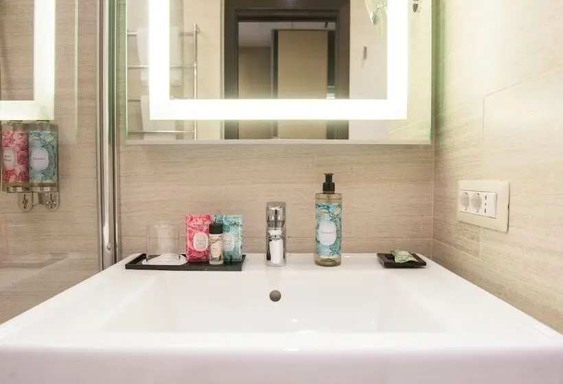 اتاق سوپریور یک تخته, Starhotels Michelangelo Rome