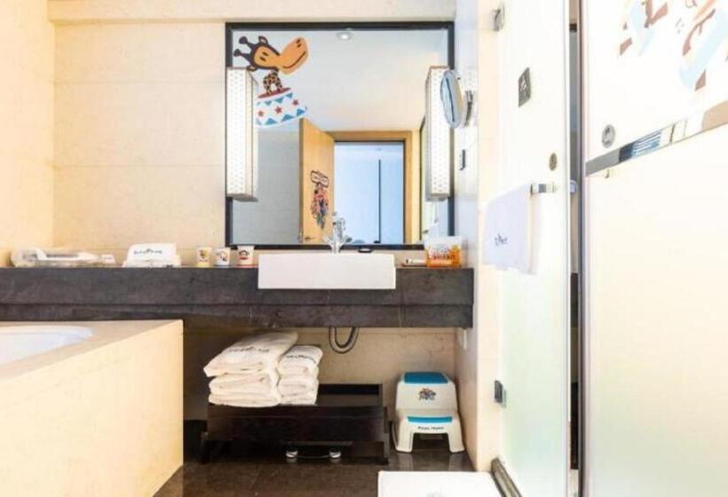 キングサイズベッドのデラックスルーム, Ramada By Wyndham Zhenjiang City Center