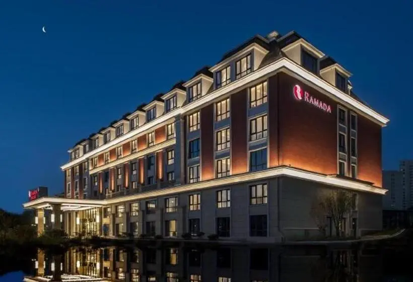 キングサイズベッドのエクゼクティブルーム, Ramada By Wyndham Zhenjiang City Center