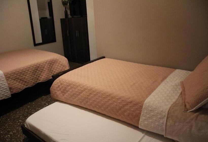 חדר סטנדרט לארבעה, Plaza El Santuario