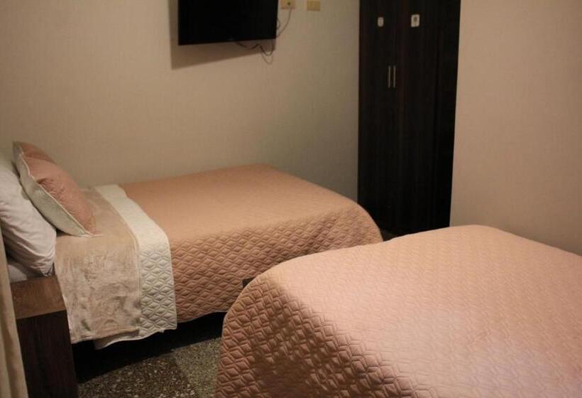 חדר סטנדרט לארבעה, Plaza El Santuario